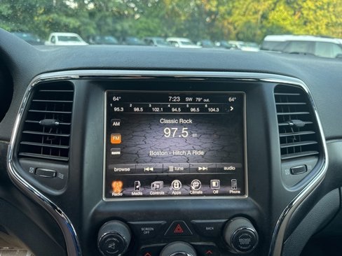 Used 2017 Jeep Grand Cherokee Laredo w/ Quick Order Package 23E image 10