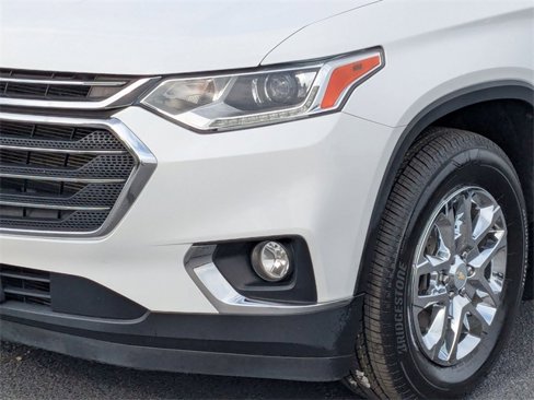 Used 2021 Chevrolet Traverse LT image 9