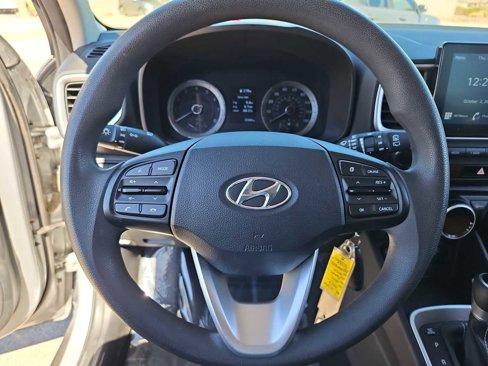 Used 2020 Hyundai Venue SEL image 21