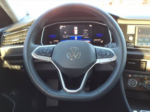 Used 2022 Volkswagen Jetta SE image 16