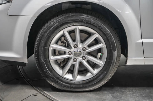 Used 2019 Dodge Grand Caravan SXT image 10