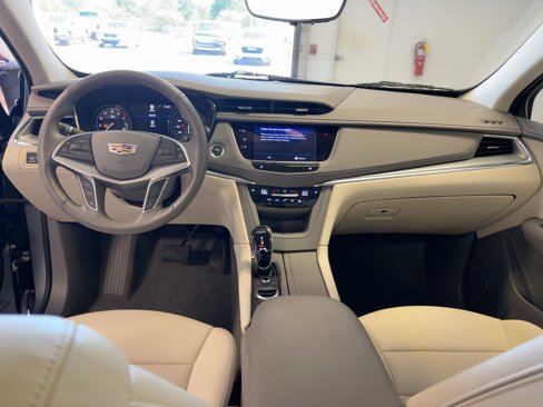 Used 2022 Cadillac XT5 Premium Luxury w/ Technology Package image 16