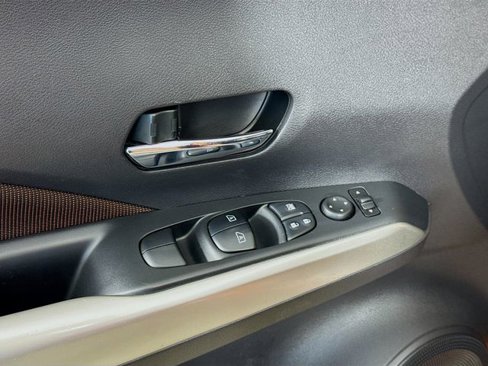 Used 2018 Nissan Kicks SR image 21
