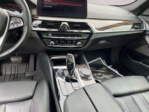 Used 2021 BMW 540i xDrive w/ Premium Package image 11