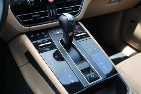 Used 2024 Porsche Macan image 25