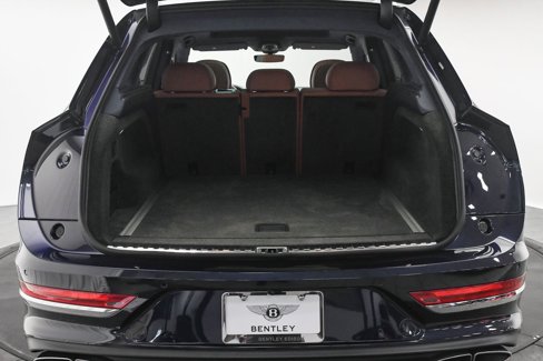 Used 2023 Bentley Bentayga image 11