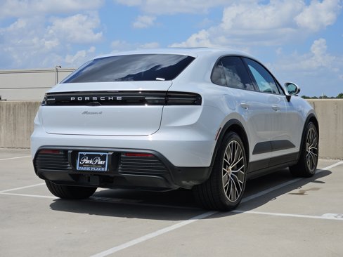 Certified 2024 Porsche Macan 4 Electric image 8