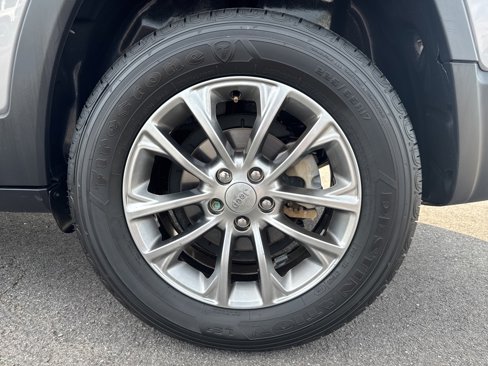 Used 2019 Jeep Cherokee Latitude Plus image 13