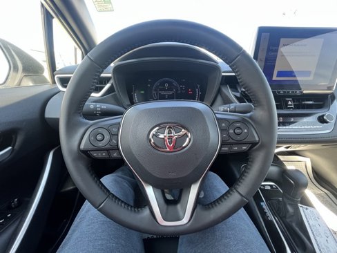 Used 2025 Toyota Corolla SE w/ SE Premium Package image 12