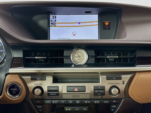 Used 2017 Lexus ES 300h image 15