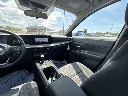 New 2025 Nissan Kicks SV image 11