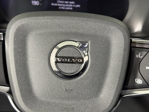 Certified 2024 Volvo XC40 B5 Plus image 31