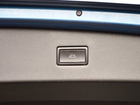 Used 2018 Volkswagen Tiguan SEL image 30