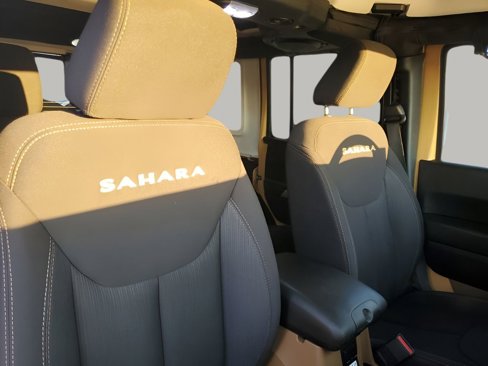 Used 2013 Jeep Wrangler Unlimited Sahara image 14