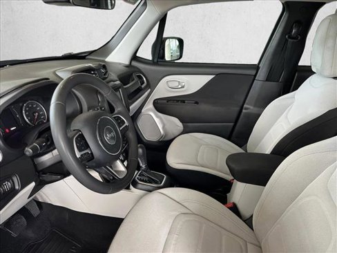 Used 2019 Jeep Renegade Latitude image 9