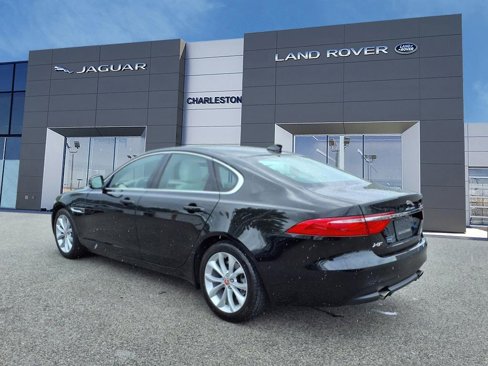 Used 2018 Jaguar XF Premium image 3