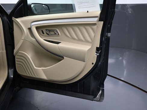Used 2017 Ford Taurus SE image 32