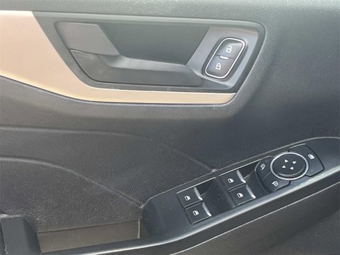 Used 2022 Ford Escape SE image 12