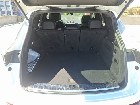 Certified 2023 Porsche Cayenne Platinum Edition image 30