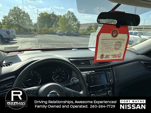 Used 2018 Nissan Rogue SV w/ Premium Package image 11