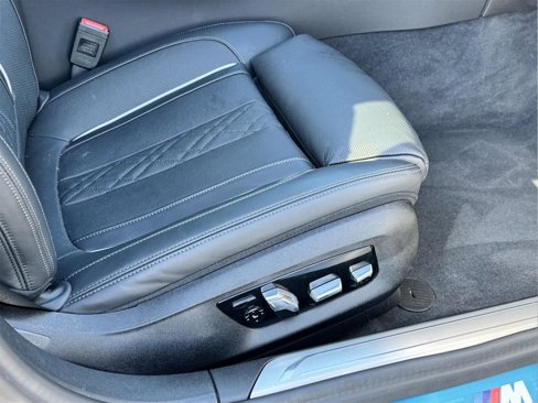 Used 2022 BMW 750i xDrive w/ Executive Package image 13