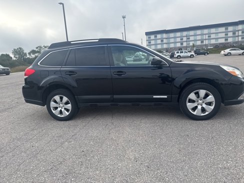 Used 2010 Subaru Outback 2.5i Premium w/ Popular Equipment Group 1B image 30
