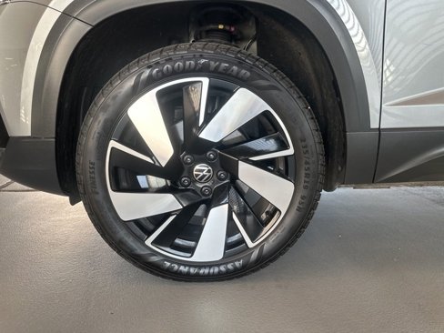 Certified 2024 Volkswagen Taos SEL image 7