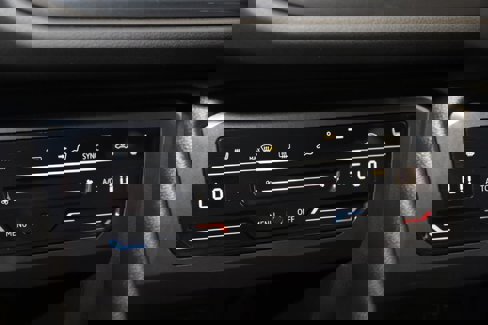 Used 2022 Volkswagen Tiguan SE image 27
