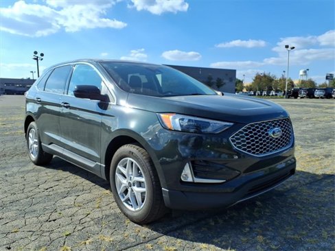 Used 2024 Ford Edge SEL w/ Convenience Package image 3