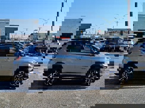Used 2024 Jeep Compass Limited image 2