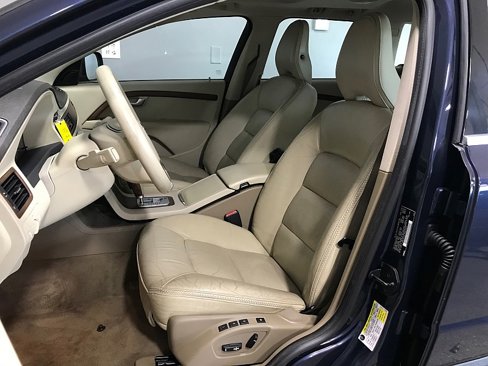 Used 2010 Volvo XC70 3.2 image 11