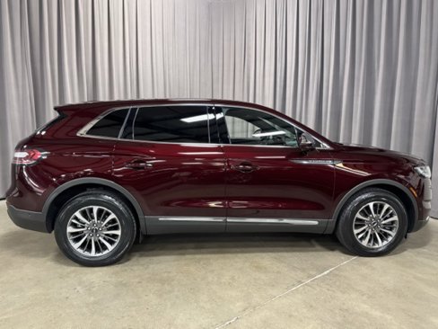 Used 2022 Lincoln Nautilus Reserve image 4