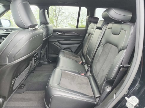 Used 2024 Jeep Grand Cherokee Altitude image 14