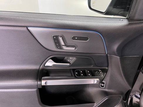 Used 2020 Mercedes-Benz GLB 250 4MATIC image 24