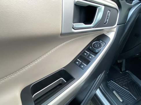 Used 2023 Ford Explorer XLT w/ Equipment Group 202A image 23