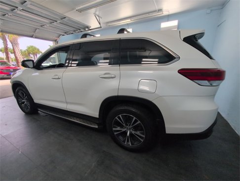 Used 2019 Toyota Highlander Plus image 11