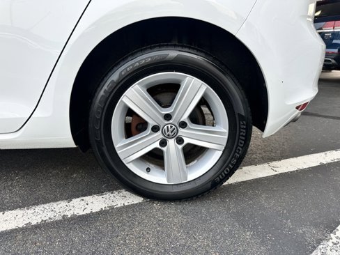 Used 2017 Volkswagen Golf Wolfsburg Edition image 29