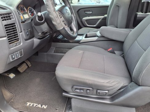 Used 2015 Nissan Titan SV w/ SV Value Truck Package image 9