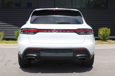 Certified 2024 Porsche Macan image 6