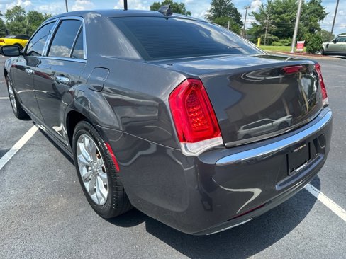Used 2018 Chrysler 300 Touring L image 6