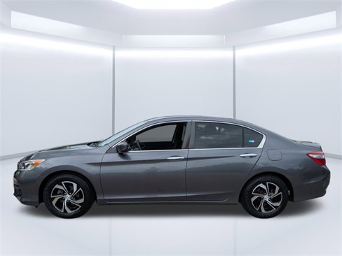 Used 2017 Honda Accord LX image 7