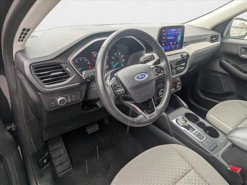 Used 2021 Ford Escape SE w/ SE Sport Appearance Package image 9