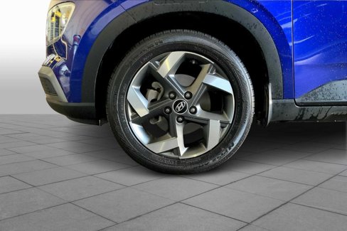 Used 2023 Hyundai Venue Limited image 10