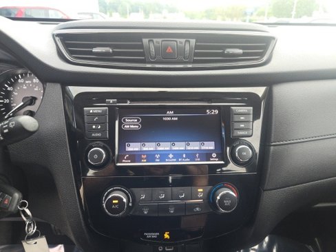 Used 2018 Nissan Rogue S image 17