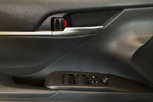Used 2022 Toyota Camry LE image 11