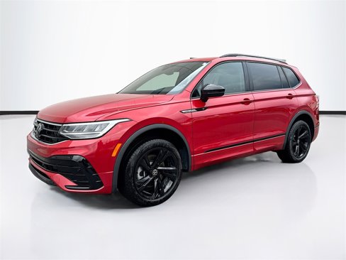 Certified 2024 Volkswagen Tiguan SE R-Line image 1