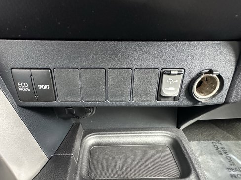 Used 2017 Toyota RAV4 XLE image 30