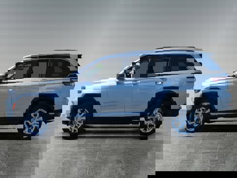 Used 2023 Jeep Grand Cherokee Limited image 3