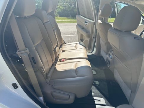Used 2019 Nissan Pathfinder Platinum image 16