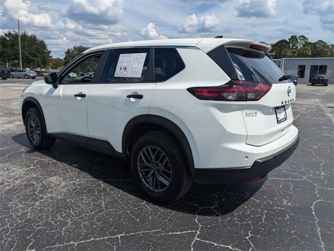 Used 2024 Nissan Rogue S image 5
